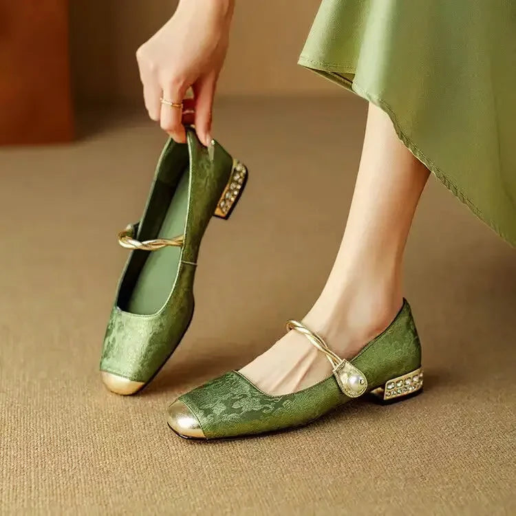 Naila Pumps